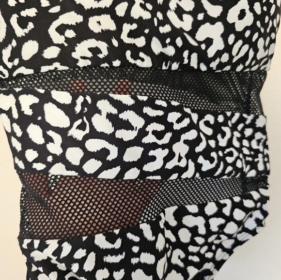 Carmen Marc Valvo Black and White One Piece Swim Suit Women's Size 10 NWOT - Picture 6 of 7